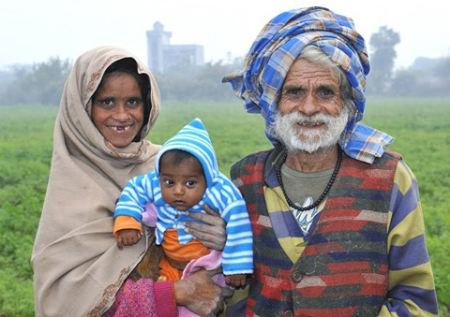 Cụ Ramajit cùng vợ và đứa con đầu tiên